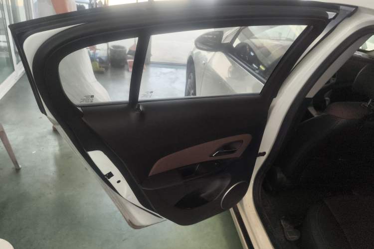 Used Chevrolet Cruze 2015 Hatchback 1.6L Automatic Comfort Edition