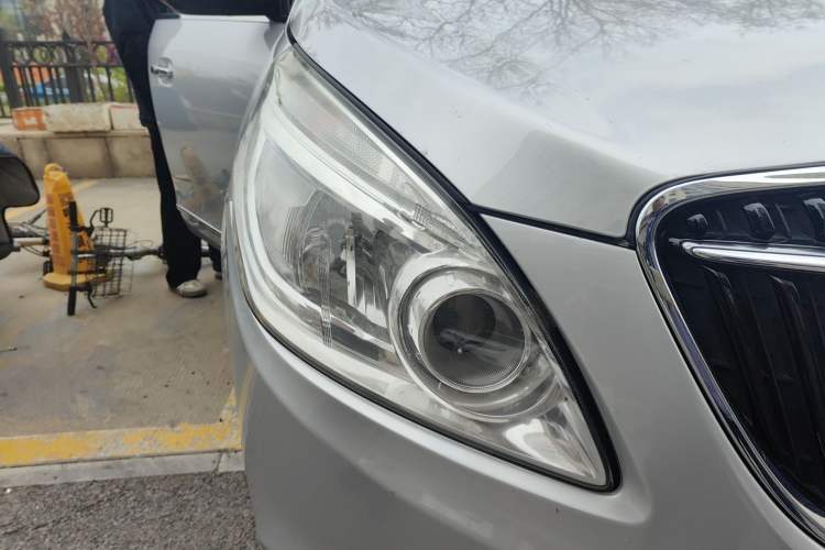 Used Buick GL8 2018 28T Luxury Model China VI Standard Right Front Headlight