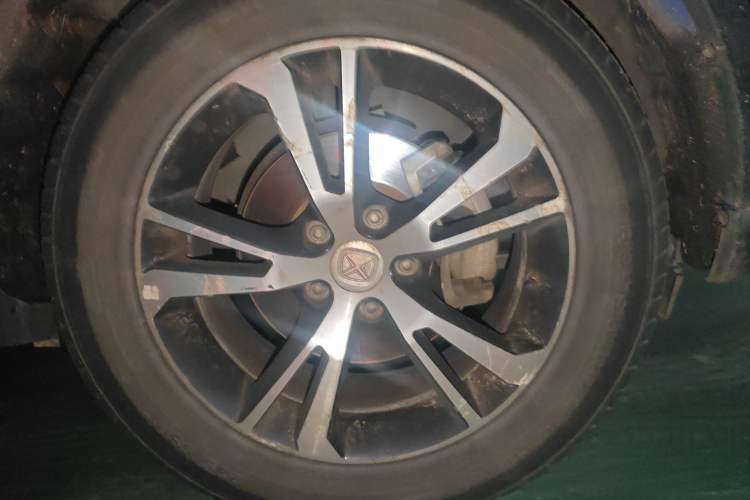 Used JMC Yusheng S330 2016 1.5L GTDi Automatic Two-Wheel Drive Fashion Edition Right Front Wheel Hub