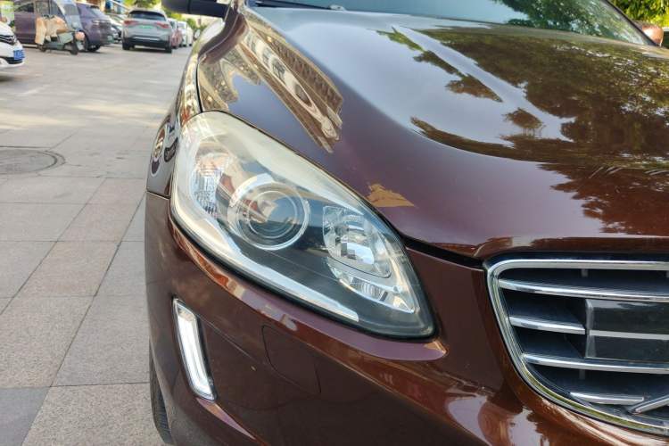 Used Volvo XC60 2015 T5 AWD Zhiyuan Edition Right Front Headlight
