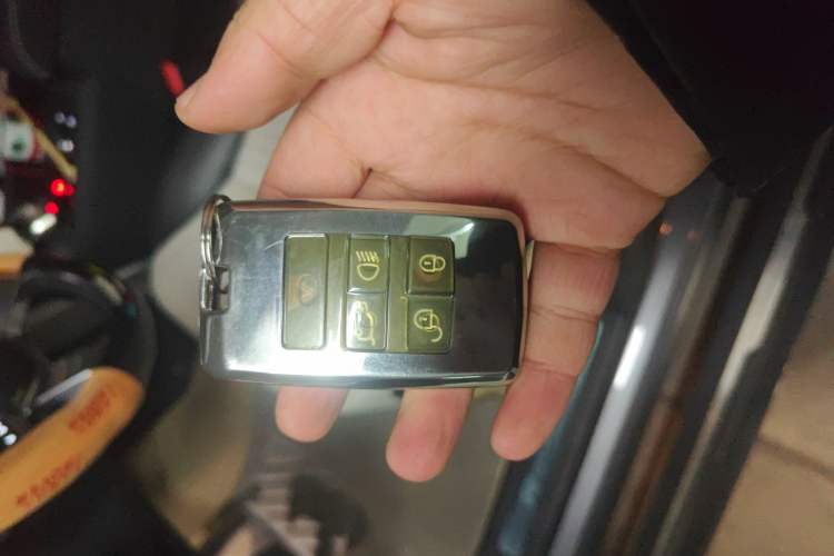 Used Land Rover Discovery 2021 360 PS R-Dynamic S
