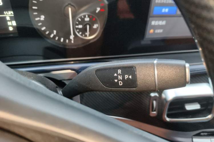 Used Mercedes-Benz Vito 2023 2.0T Elite Version 7 Seats
