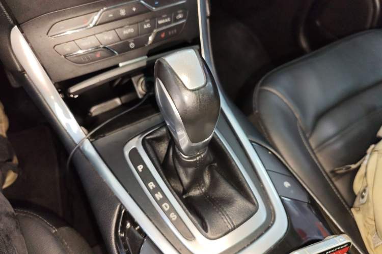 Used Ford Edge 2018 EcoBoost 245 Two-Wheel-Drive Titanium 7-Seater China V Standard Gear Lever