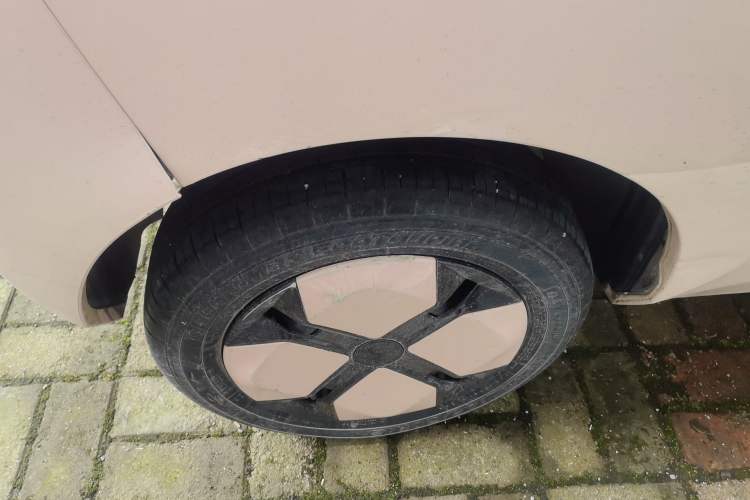 Used Wuling Hongguang MINIEV 2022 Macaron Premium Model – Lithium Iron Phosphate Right Rear Wheel Hub