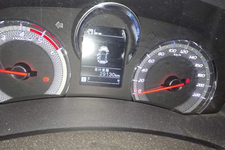 Used Isuzu JLM 2023 2.5T Diesel Manual 4x4 Chima Long-Wheelbase Version Odometer Close Up