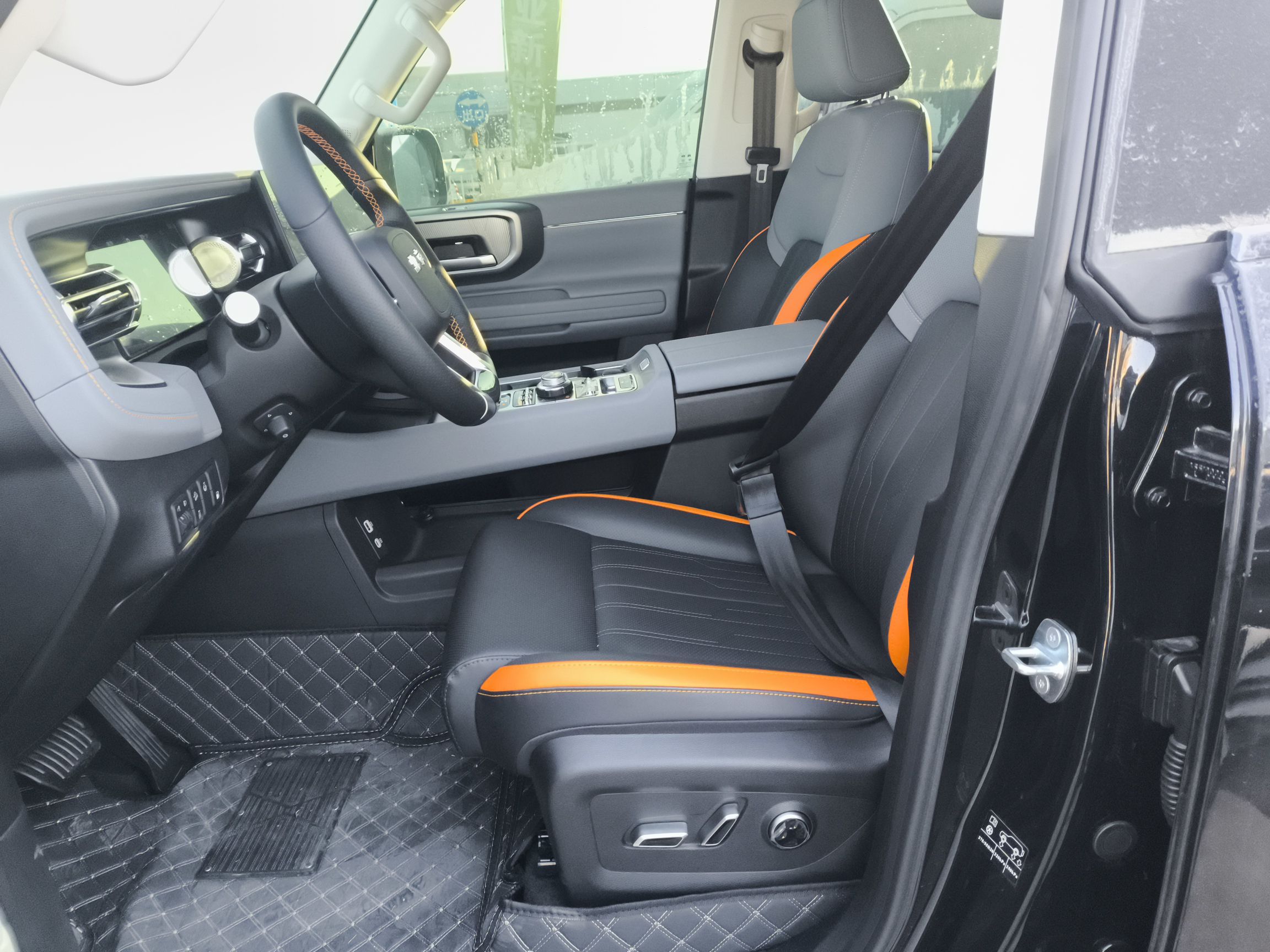 المقاعد الأمامية داخل السيارة