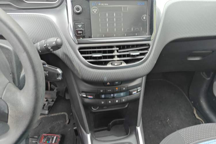 Used Peugeot 2008 2014 1.6L Manual Fashion Edition Audio And AC Panel