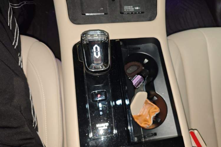 Used Hima AITO M7 2024 1.5T Rear-Drive Plus Version 5 Seats Gear Lever