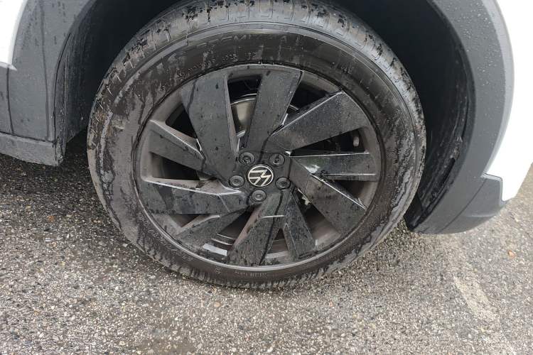 Used Volkswagen Tharu 2026 Model Xinrui 1.5L Ruiyi Edition Right Front Wheel Hub