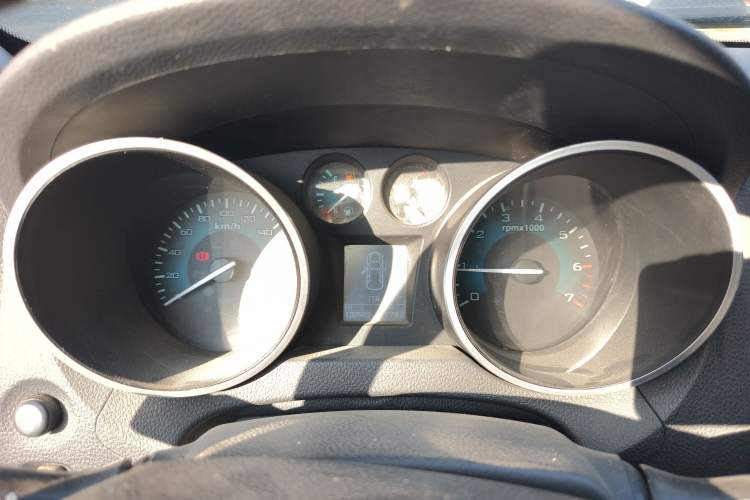 Used Foton Savana 2015 2.0T Manual Two-Wheel Drive Gasoline Luxury Edition 5 Seats