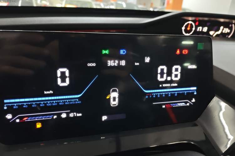 Used CHANGAN OSHAN Z6 2022 Blue Whale 1.5T DCT Luxury Model Odometer Close Up