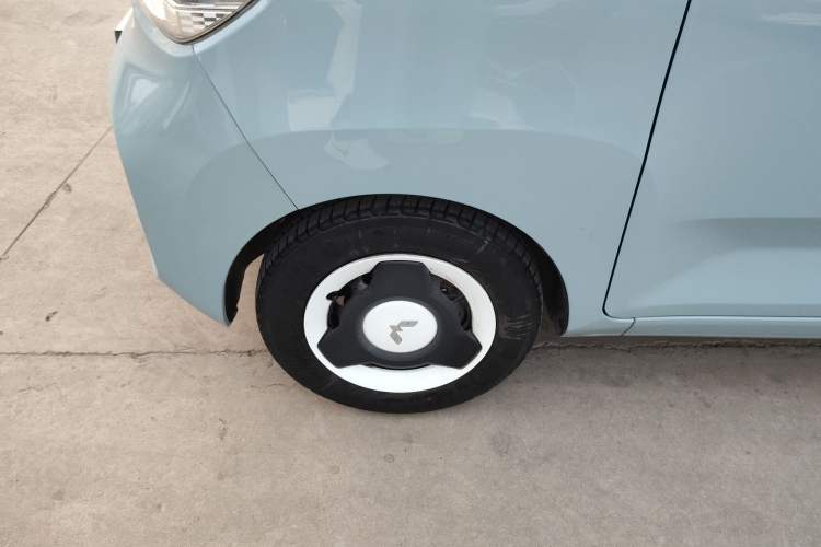 Used Wuling Hongguang MINIEV 2022 Enjoy Edition Lithium Iron Phosphate Left Front Wheel Hub