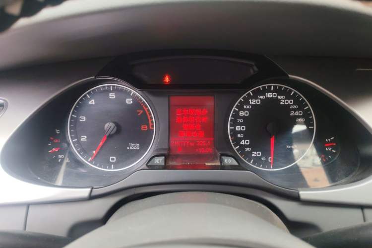 Used Audi A4L 2012 2.0 TFSI automatic Comfort trim level Instrument Cluster