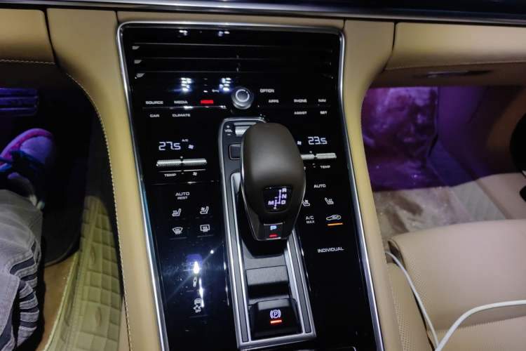 Used Porsche Panamera 2022 Panamera 4 E-Hybrid Platinum Edition 2.9T Audio And AC Panel