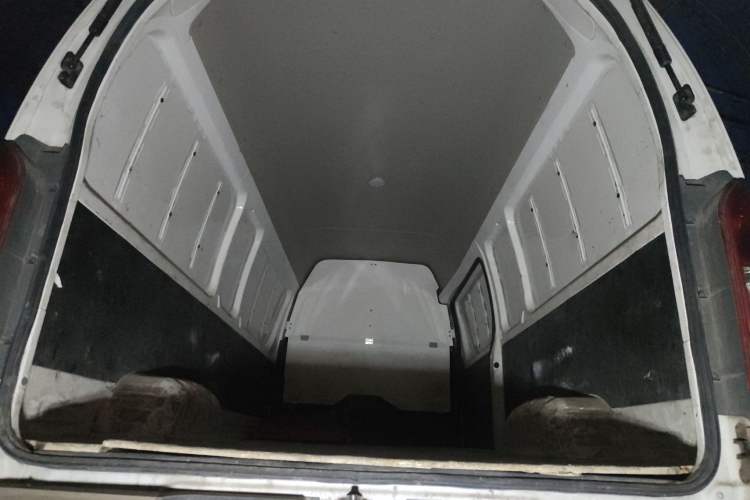 Used Foton Scenic G7 2024 Commercial Version CNG 2.4L Manual Long-Wheelbase High-Roof Van with 2 Seats
