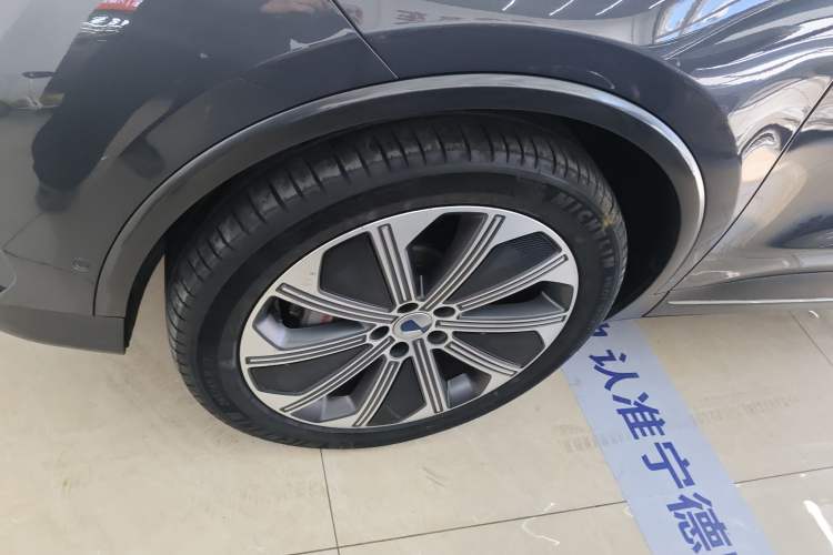 Used Denza N8 2023 Four-Wheel Drive Ultra-Hybrid Flagship Six-Seater Version