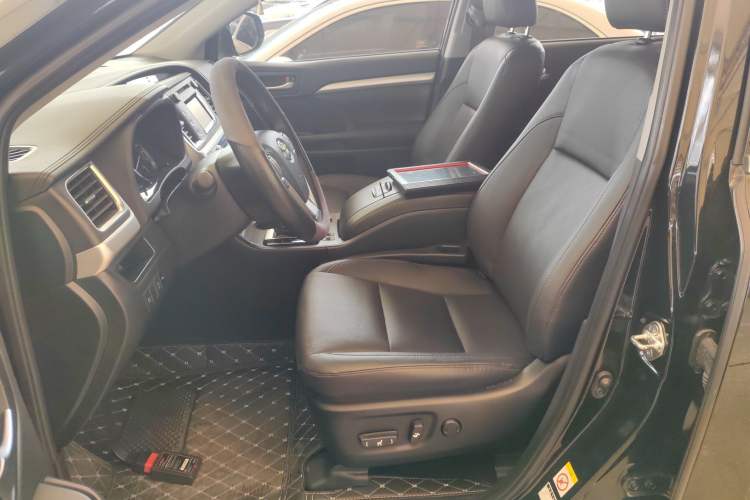 Used Toyota Highlander 2018 2.0T Two-Wheel Drive Luxury Edition 7 Seats China VI Standard Left Front Seat