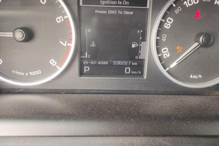 Used Land Rover Range Sport 2011 5.0 NA V8 HSE Odometer Close Up