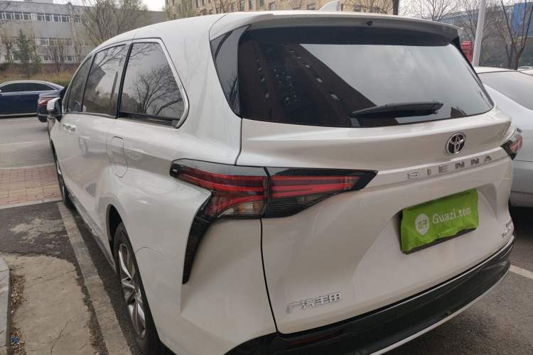 Used Toyota SIENNA 2024 2.5L Hybrid Four-Wheel Drive Prestige Edition