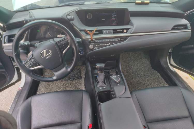 Used Lexus ES 2020 300h Premier Edition