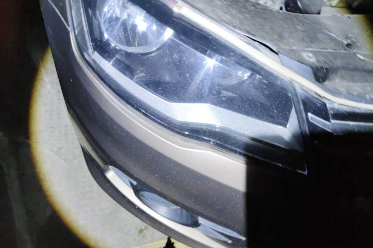 Used Volkswagen Bora 2014 1.6L Manual Comfort Model Right Front Headlight