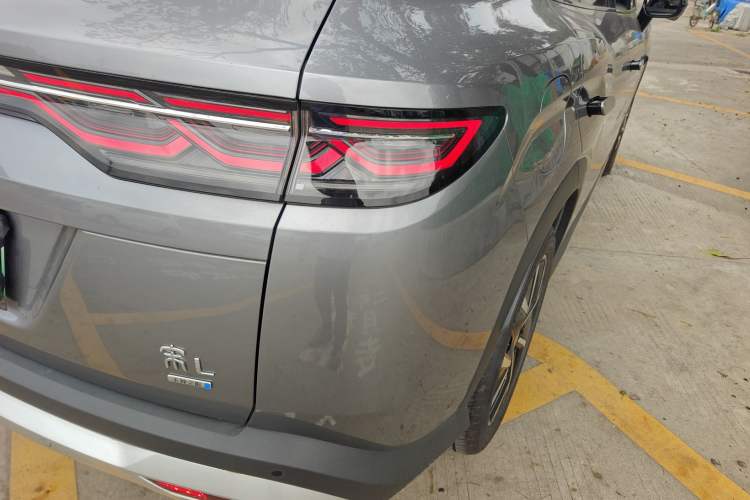 Used BYD Song L DM-i 2025 Intelligent Driving Version 160 km Beyond-Range Type Right Rear Taillight