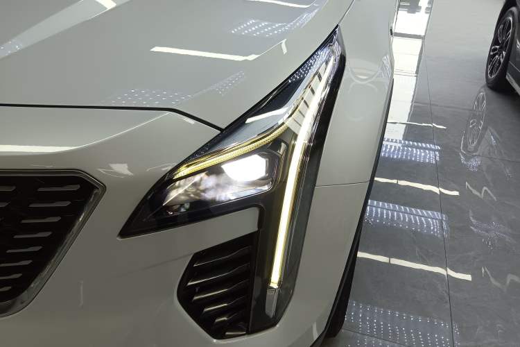 Used Cadillac XT4 2021 28T Two-Wheel Drive Leading Version
