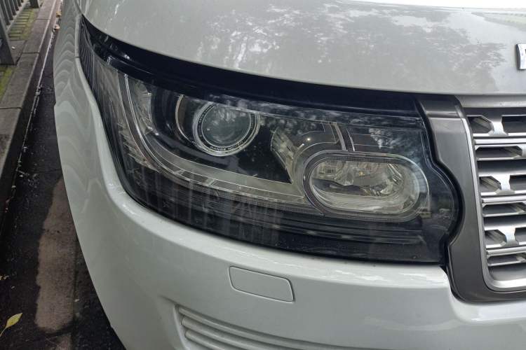 Used Land Rover Range 2014 Revised 3.0 SC V6 Vogue Right Front Headlight