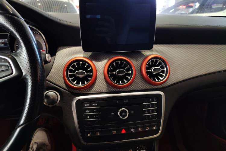 Used Mercedes-Benz GLA 2016 GLA 220 4MATIC Fashion Edition Audio And AC Panel