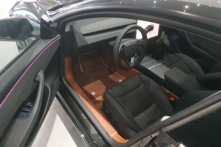 Used Tesla Model 3 2025 Rear-Wheel-Drive Version
