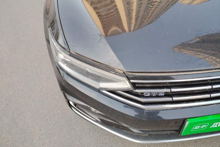 Used Volkswagen Magotan GTE Plug-in Hybrid 2022 GTE Luxury Model Right Front Headlight