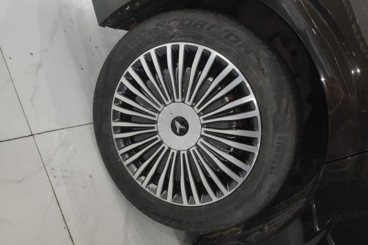 Used VOYAH Dream 2025 PHEV Four-Wheel-Drive Flagship Kunpeng Edition Right Rear Wheel Hub