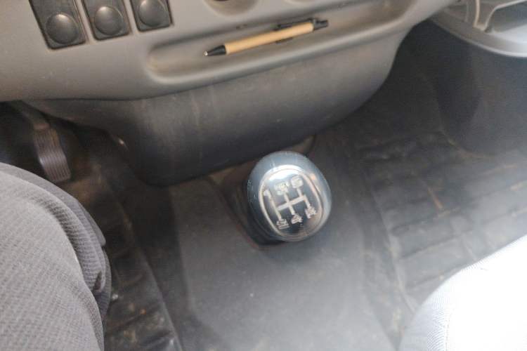 Used Ford Classic Transit 2013 2.8T Diesel Logistics Model with Short Wheelbase and Mid-Roof JX493ZLQ4