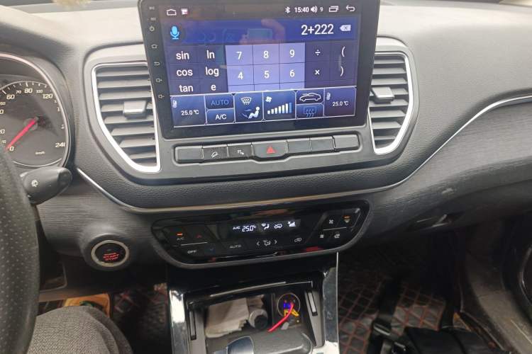 Used FAW Senya R9 2018 1.2T Automatic Luxury Smart Edition Audio And AC Panel