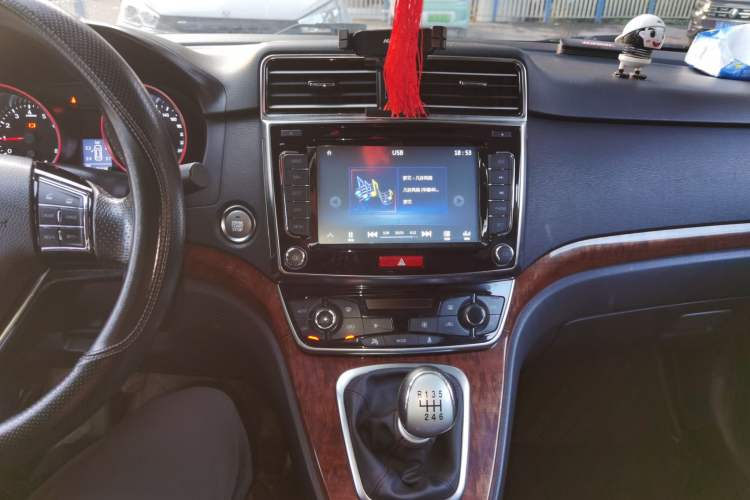 Used Haval H6 2015 Revised Version Sport Edition 1.5T Manual Transmission Two-Wheel Drive Elite Grade Audio And AC Panel