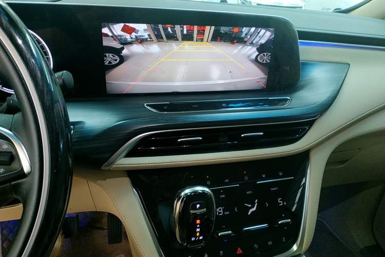 Used Buick GL8 2022 ES Landtrek 653T Luxury Edition Audio And AC Panel