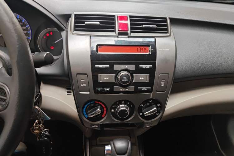 Used Honda City Classic 2012 1.5L Automatic Elite Edition Audio And AC Panel