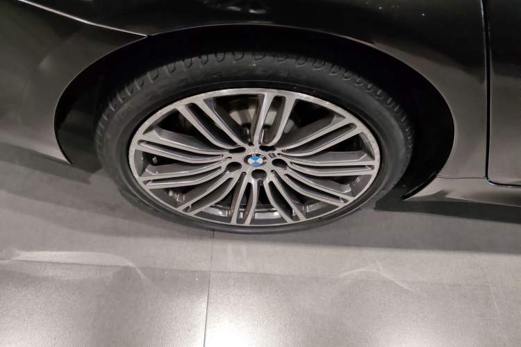 Used BMW 5 Series 2018 Restyled 530Li Leading Edition M Sport Package
