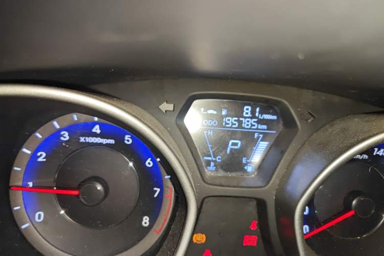 Used Hyundai Elantra (5th Generation / Langdong) 2016 1.6L Automatic Smart Version Odometer Close Up