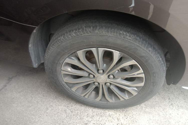 Used Buick GL8 2023 Facelifted Land Cruiser Executive Luxury Version
