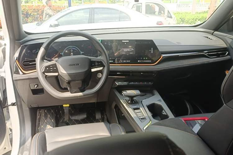 Used CHANGAN OSHAN X5 PLUS 2023 Revised 1.5T DCT Excellence Edition Center Console