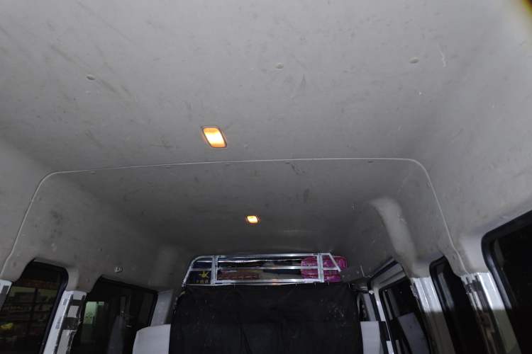 Used SAIC MAXUS Xintu V80 2021 2.0T AMT Classic Aoyuntong 127 PS Mid-axle Mid-roof 6/7/8/9-Seater
