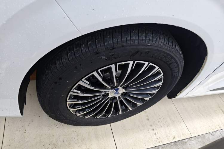 Used Denza D9 2022 DM-i 970 Four-Wheel Drive Prestige Model Exterior 4