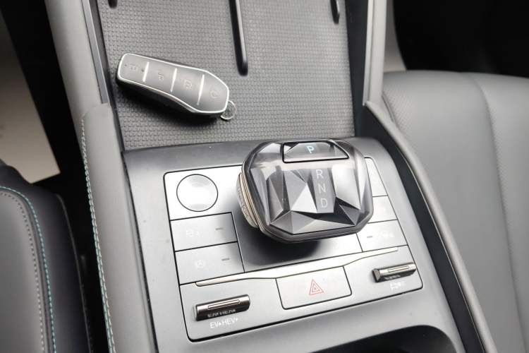 Used BYD Qin L 2024 DM-i 120KM Leading Model Gear Lever