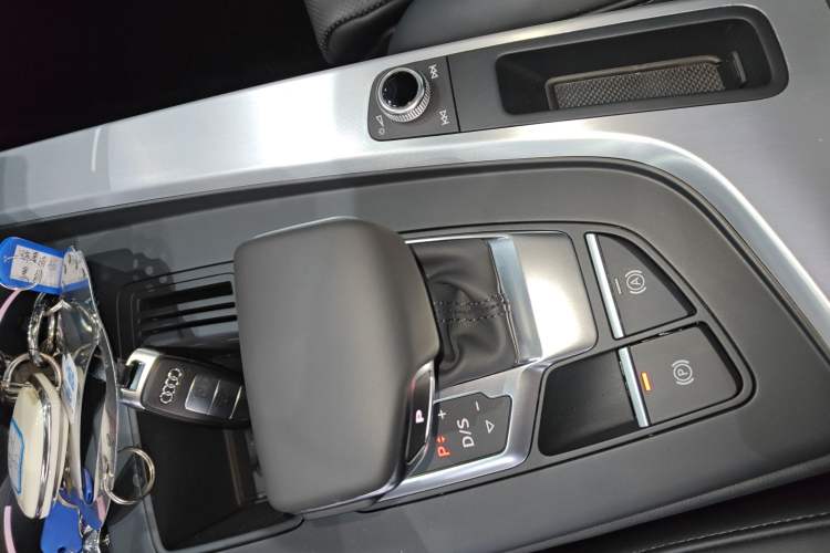 Used Audi A4L 2025 2 Million Units Enjoyment Version 40 TFSI Stylish and Dynamic Type
