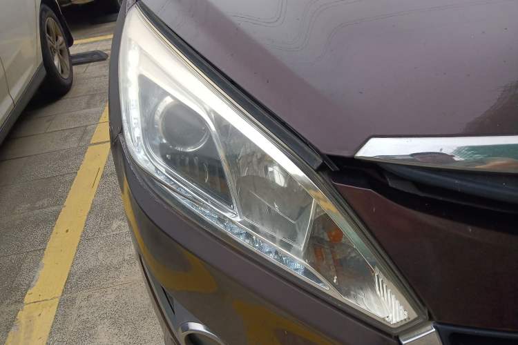 Used Luxgen U6 SUV 2015 1.8T ZhiZun Model Right Front Headlight