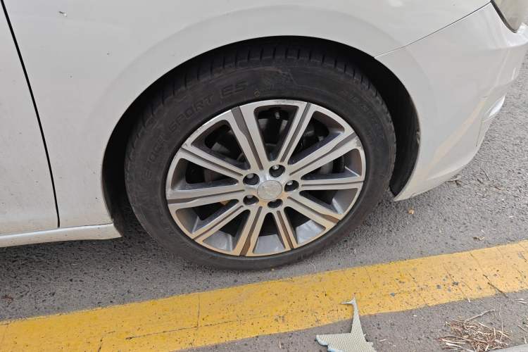 Used Peugeot 408 2016 1.6T Automatic Luxury Edition Right Front Wheel Hub