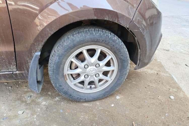 Used BAIC Weiwang M20 2014 1.5L practical type BJ415A Right Front Wheel Hub