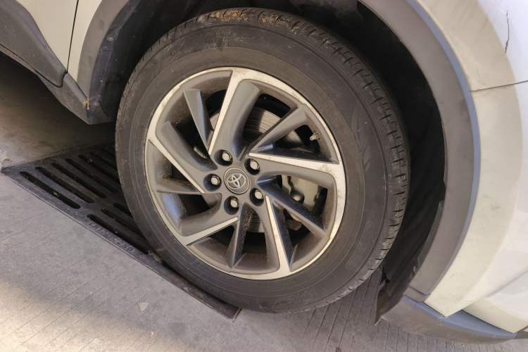 Used Toyota C-HR 2021 Dual-Motor 2.0L E-CVT Luxury Edition
