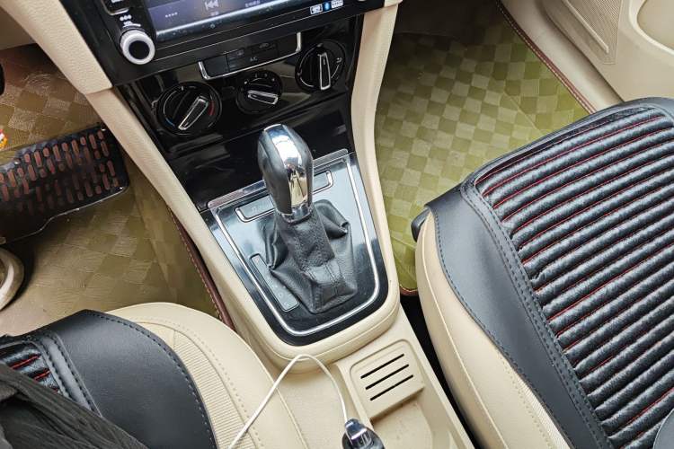 Used Volkswagen Bora 2014 1.6L Automatic Comfort Model Gear Lever